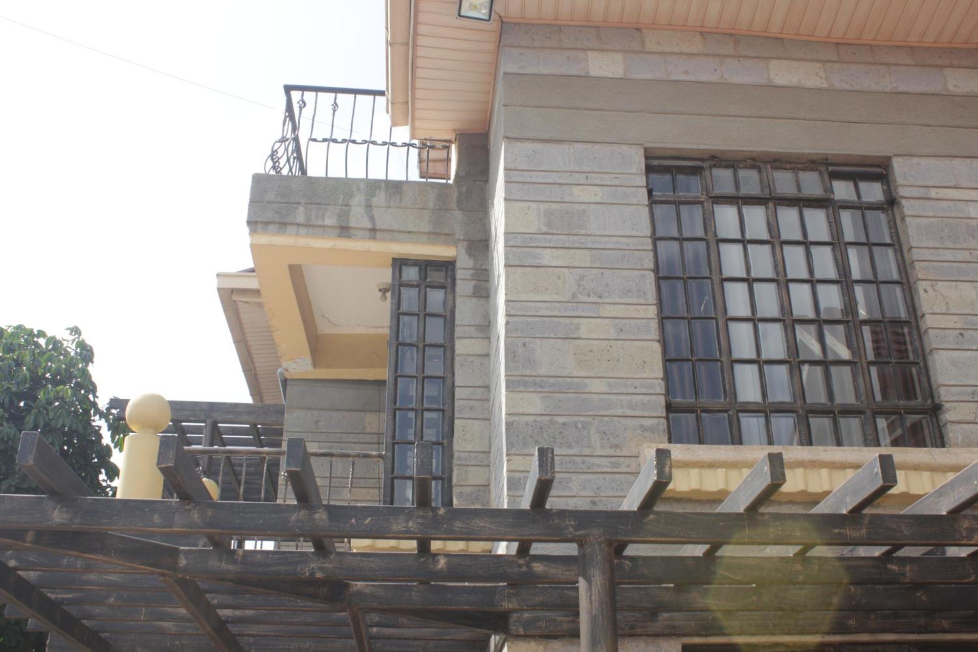 Eshborns House - Near Jkia Bed & Breakfast Syokimau Exterior photo